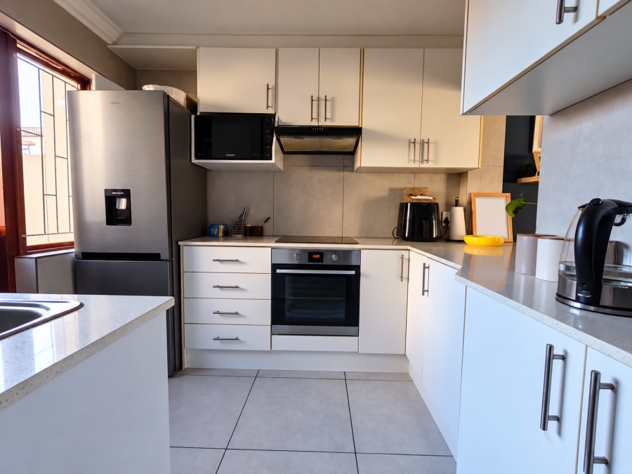 3 Bedroom Property for Sale in Wynberg Western Cape